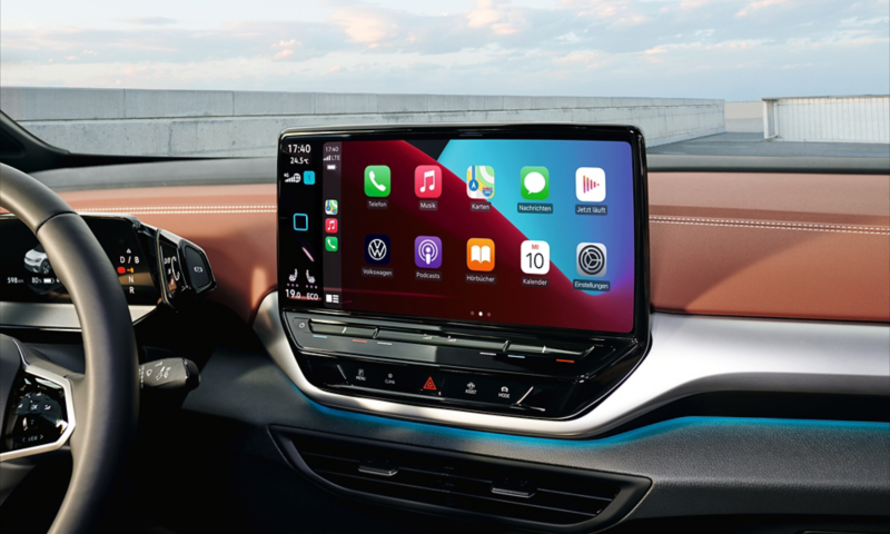  Touch display with App-Connect view in the cockpit of the VW ID.5.