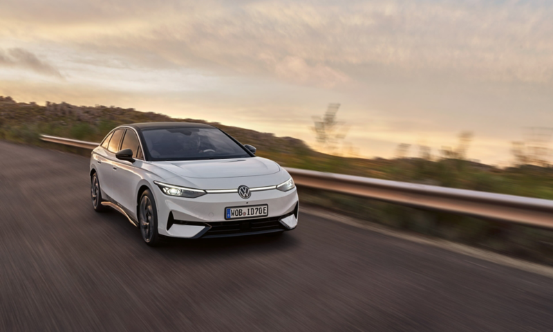 Volkswagen ID.7 100% eléctrico en carretera