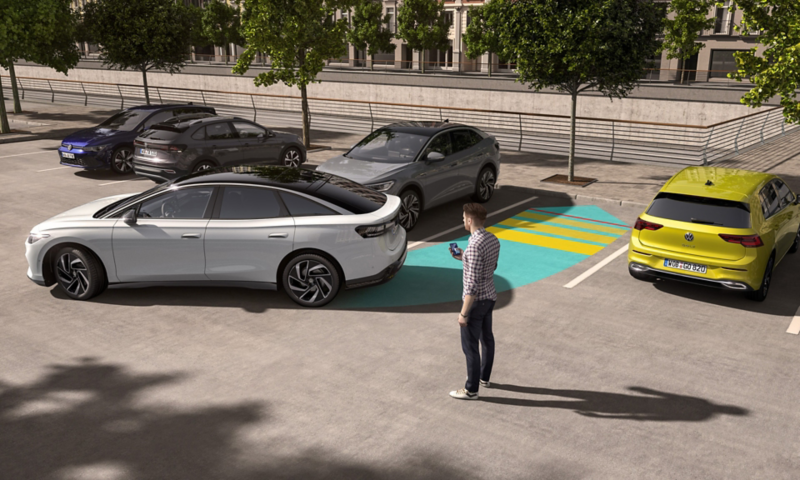 Graphic illustrates Park Assist Plus with memory function in VW ID.7