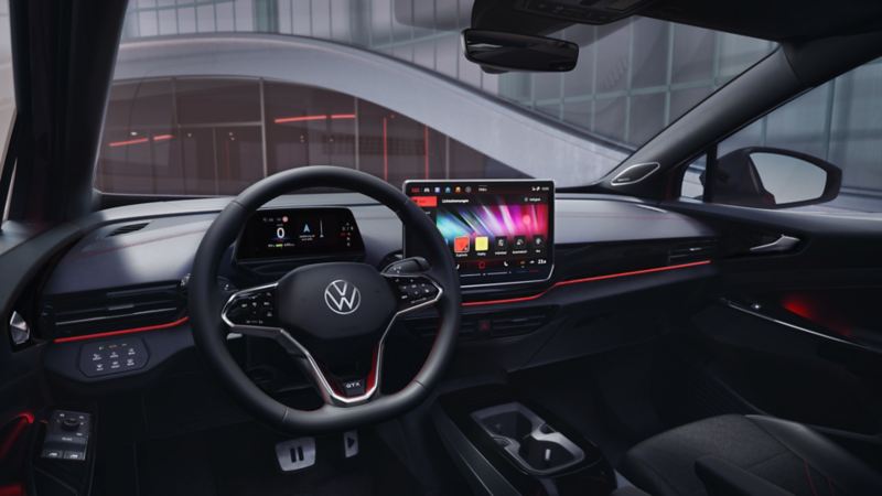 Innenansicht des VW ID.4 GTX, Ambientebeleuchtung im Innenraum leuchtet rot.