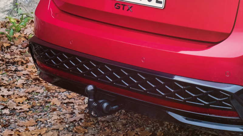 Gros plan sur le crochet d'attelage de la VW ID.7 Tourer GTX.