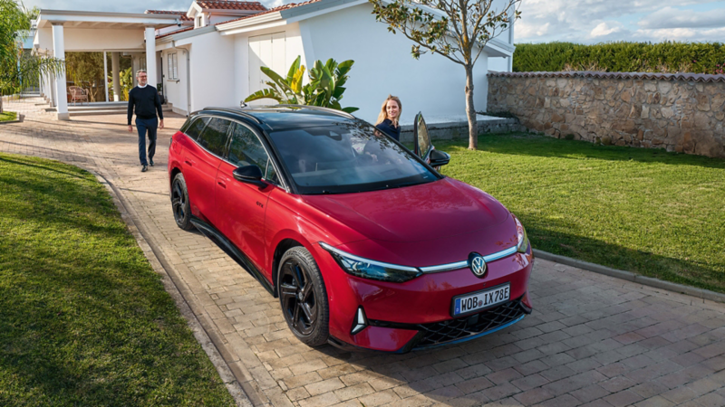 A red ID.7 Tourer on a driveway