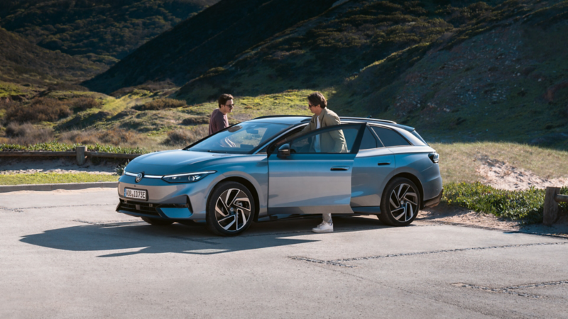 Two men getting into a VW ID.7 Tourer car