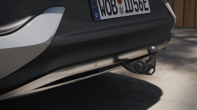 Vue arrière de la Volkswagen ID.5 avec attelage pour remorque basculant.