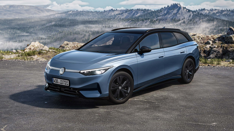 An ID.7 Tourer parked with a mountain in the background