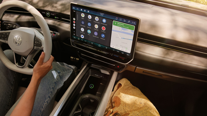 Blick auf das Display des Infotainmentsystems im VW ID.7 mit App-Connect.