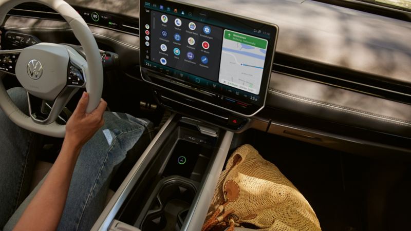 Blick auf das Display des Infotainmentsystems im VW ID.7 mit App-Connect