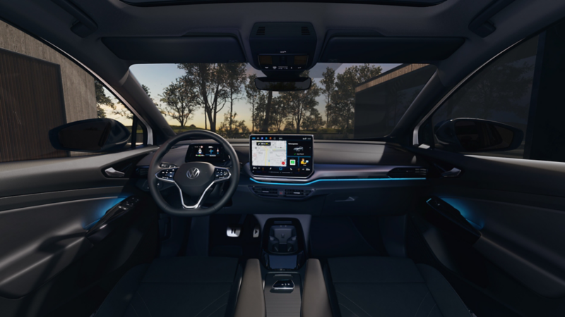 Kabinen i en VW ID.5. Blik på rattet, displayet, sæderne, instrumenterne og bakspejlet.