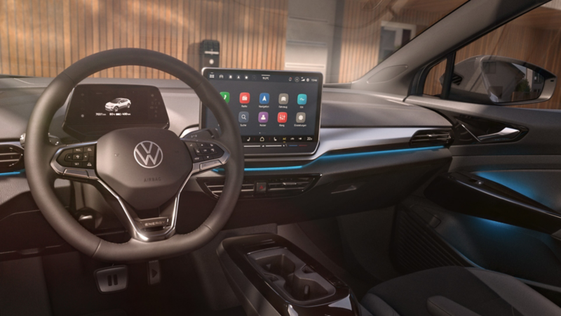 Cockpitansicht mit Ambientebeleuchtung und digitalem Display eines VW ID.4 ENERGY.