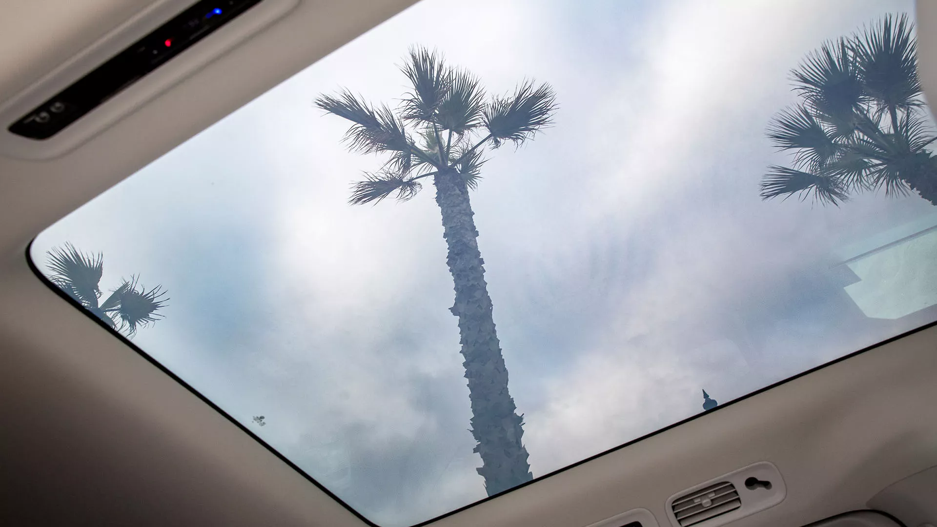 Volkswagen ID. Buzz panoramic sunroof and electric sliding windows