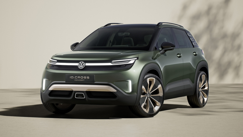 Grön VW ID. CROSS Concept sedd snett framifrån
