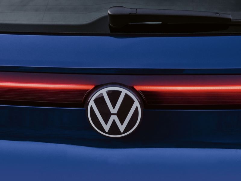 Marchio posteriore di una vettura Volkswagen 