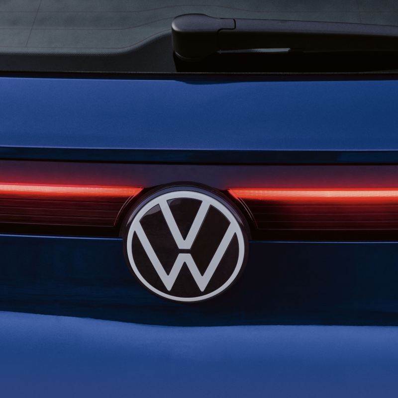 Marchio posteriore di una vettura Volkswagen.