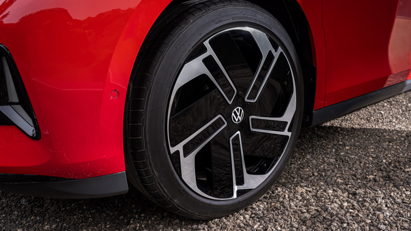 Close up of ID.Buzz GTX wheels