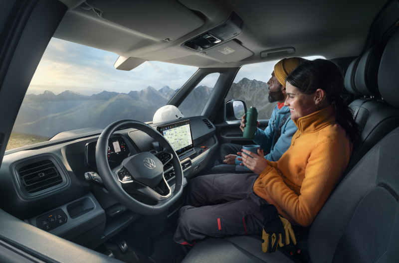 Se muestra un mapa en el sistema de navegación de un vehículo comercial Volkswagen.