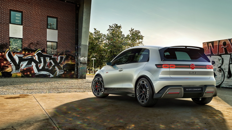 Grå ID.2All GTI i urban miljø