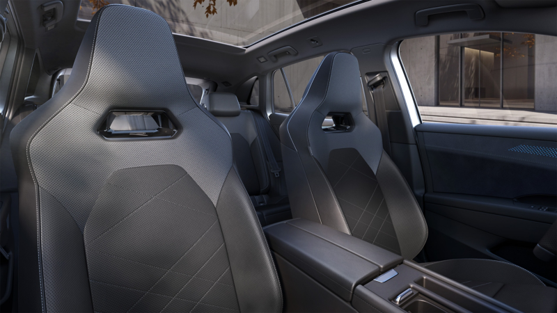 Ansicht der Frontsitze eines VW ID.Tiguan R-Line.