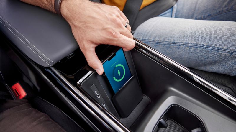 A close up of the wireless charging in the 2024 VW ID.4