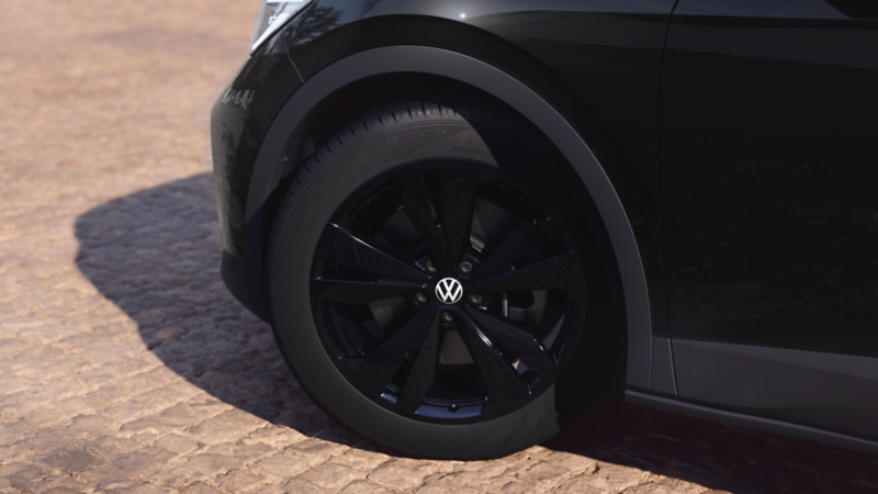 Nahaufnahme der Felgen des ID.4 BLACK EDITION
