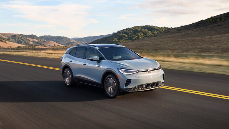 Une ID.4 sur une autoroute