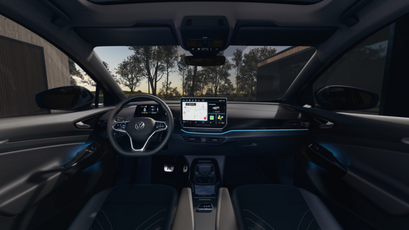 Blick auf das Cockpit und das Dashboard mit Mittelkonsole des VW ID.5 BLACK EDITION.