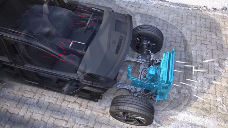 Blick auf den Unterboden eines Volkswagen mit hervorgehobenen Komponenten der Wärmepumpe.