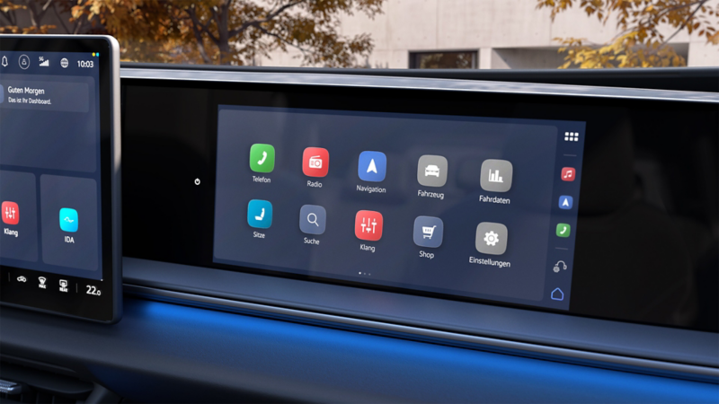 Visning af interiøret med cockpittet i en VW ID. Tiguan med forsædepassagerdisplay.