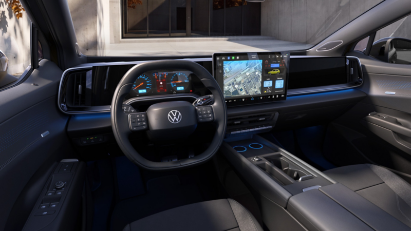 Visning af førerdisplayet og rattet i en VW ID. Tiguan.