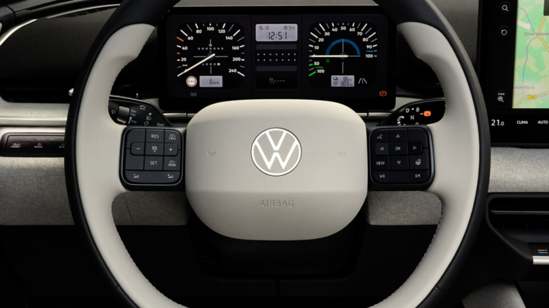 Nærbillede af multifunktionsrattet og det digitale cockpit i en VW ID. Polo.