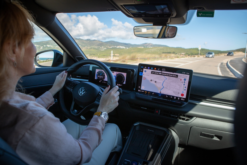 Mia Litström sitter i förarsätet på nya T-Roc