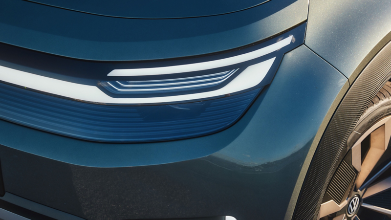 Gros plan sur la calandre avant illuminée et les phares du VW ID. CROSS Concept.