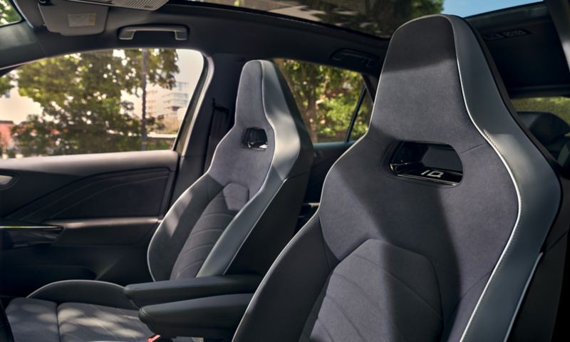 Vue du siège sport électrique haut de gamme de la VW ID.3 avec fonction massage et matériel de haute qualité.
