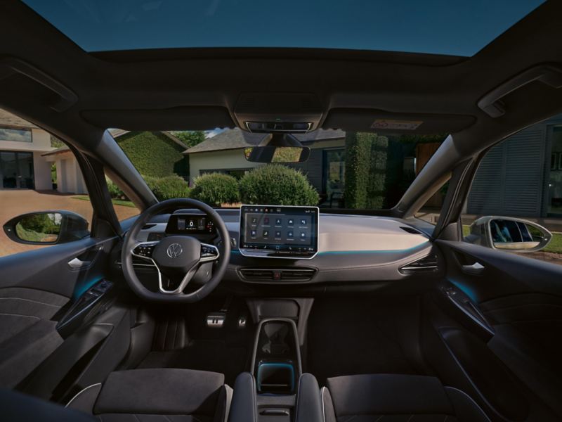 A view of the multifunction steering wheel in the VW ID.3 with the touch button for the voice assistant.