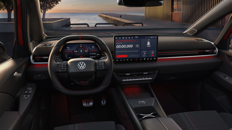 Vue de l'habitacle d'une VW ID.3 GTI juste avant le coucher du soleil.