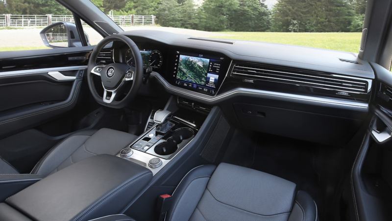 L'interno della VW Touareg.