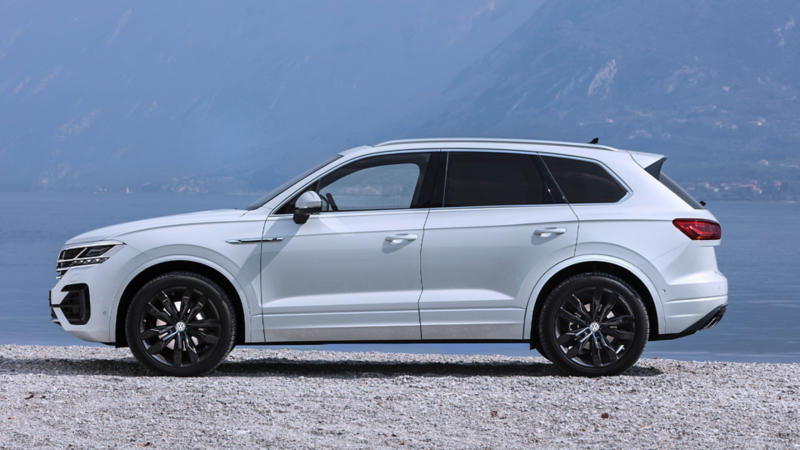 Vista frontale della VW Touareg R-Line.