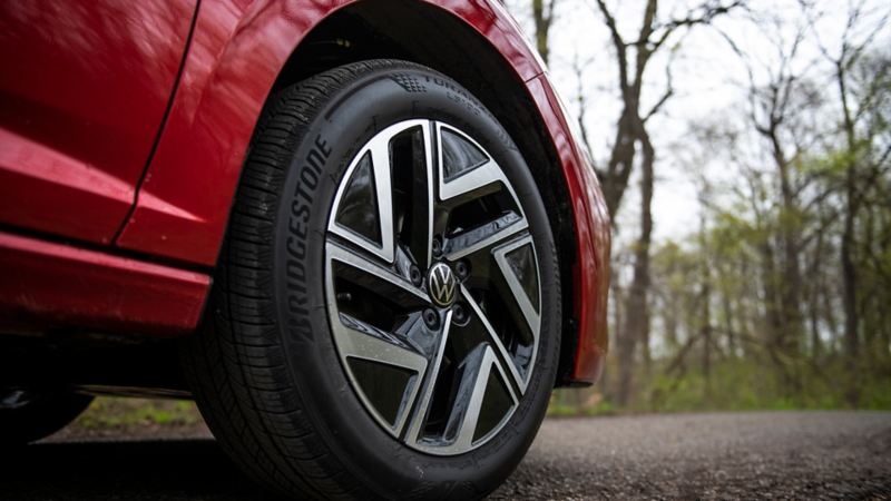 The 2022 Volkswagen Jetta chrome wheel