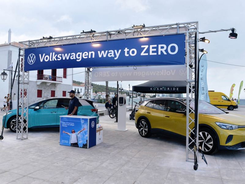 Περίπτερο της Kosmocar - Volkswagen, Official Mobility Partner του Spetses Mini Marathon 2021.