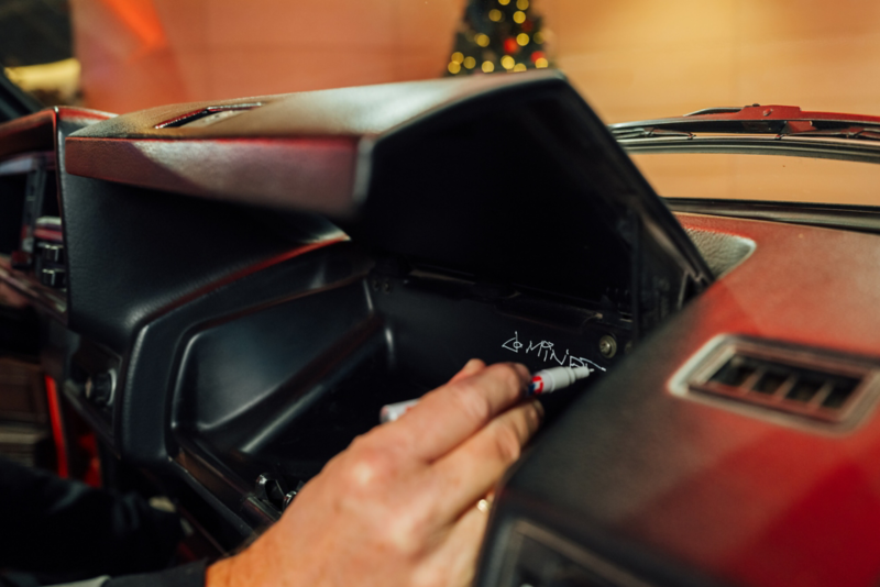 Närbild på instrumentpanelen i Golf 1 GTI