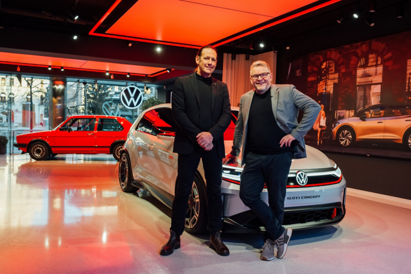 Andreas Mindt och Stefan Dahlin står framför ID. GTI Concept