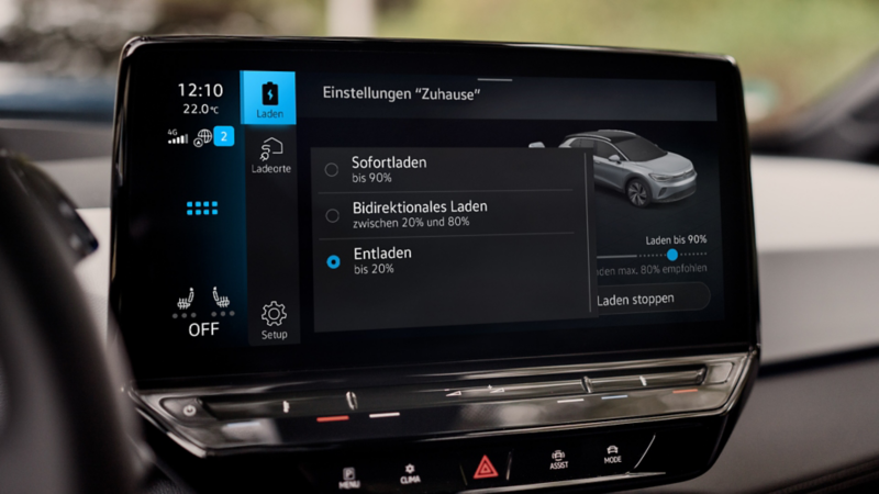 Ein Infotainment-Bildschirm eines VW ID.4 zeigt die Ladeeinstellungen für Zuhause.