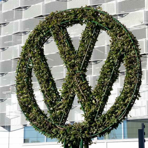 Logo con plantas de Volkswagen