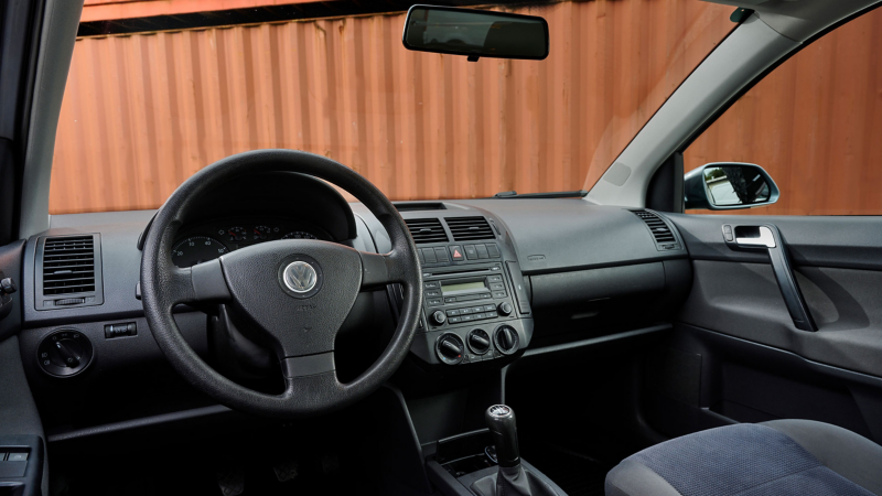 Vista interior de un Volkswagen Polo 4