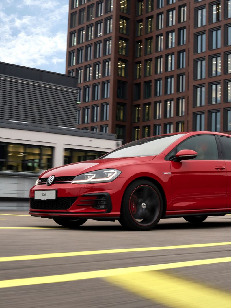 The versatile VW Golf 7 in the city