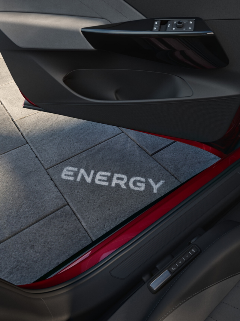 Detailaufnahme „ENERGY“-Projektion von VW ID.3 Fahrertür auf Boden