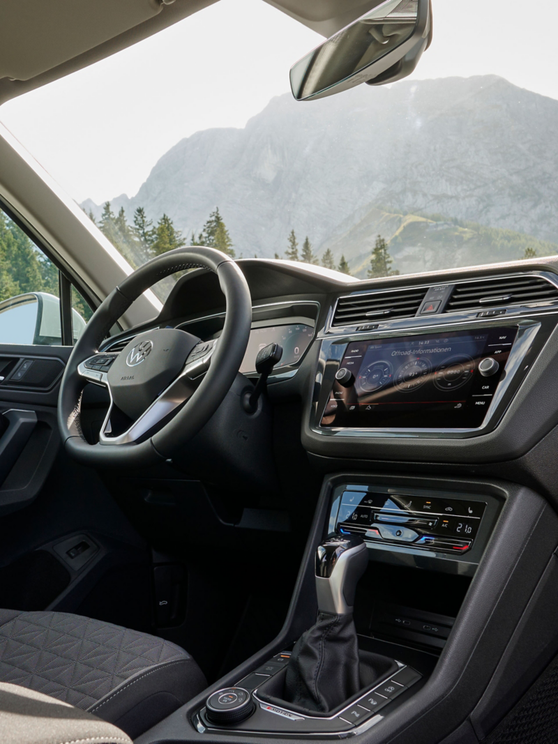 VW Tiguan 2 interior, cockpit in focus