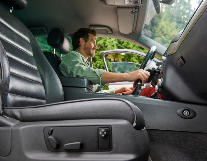 Interior view of man at the steering wheel of a VW Touareg 1