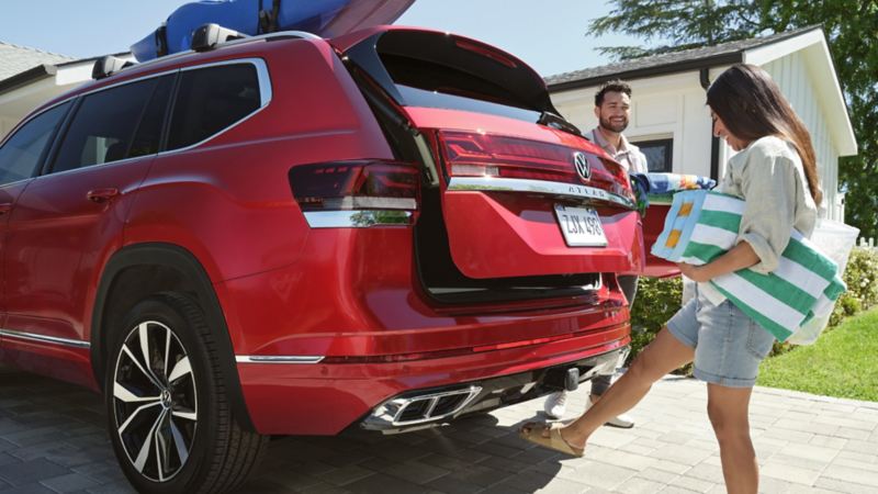 The 2024 Volkswagen Atlas with opened liftgate