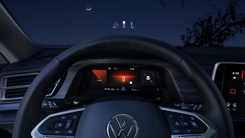 Zoom sur l’habitacle du Volkswagen Atlas 2024 avec le volant.