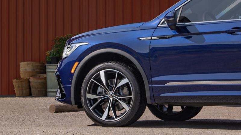 A close-up photo of 20-inch aluminum wheel of the 2024 Volkswagen Tiguan